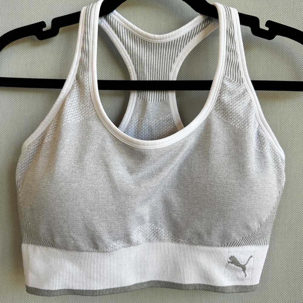 PUMA Seamless Medium-Support Sports Bra – Light Gray Racerback w/ Removable Cups